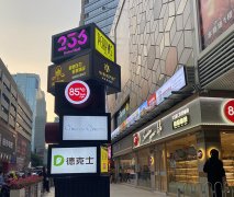 老餐飲設(shè)計師為您解讀新餐飲品牌選址是綜合商場店好還是街邊店鋪好？